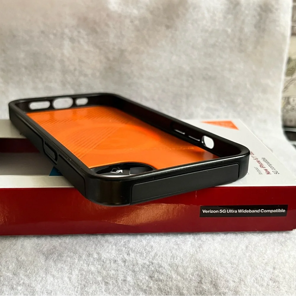 NWT Zagg Denali Snap iPhone 13 Orange/Black Phone Case w/16 ft Drop Protection